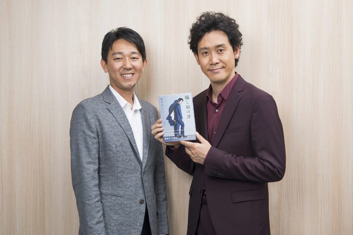 (左から)塩田武士氏、大泉洋