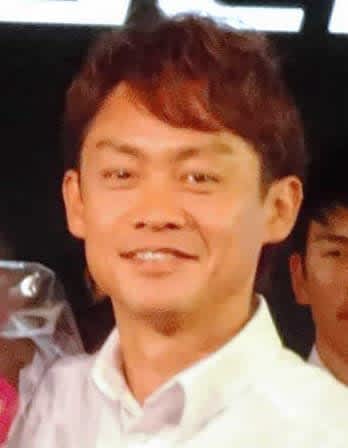 まさかランクルの左後輪がペシャンコに レーサーが愛車に悲劇報告「ぎゃあぁ～～ 何か踏んでパンクした」 SNS「大変、大変」「あぁ」と心配