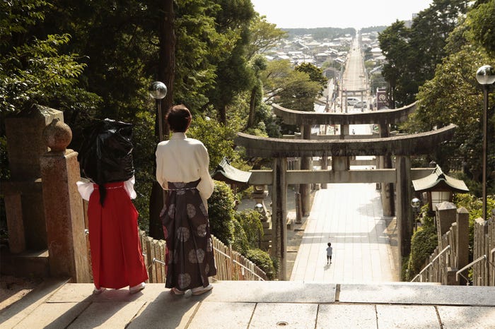 広瀬アリス主演映画『巫女っちゃけん。』より(C)2017『巫女っちゃけん。』製作委員会