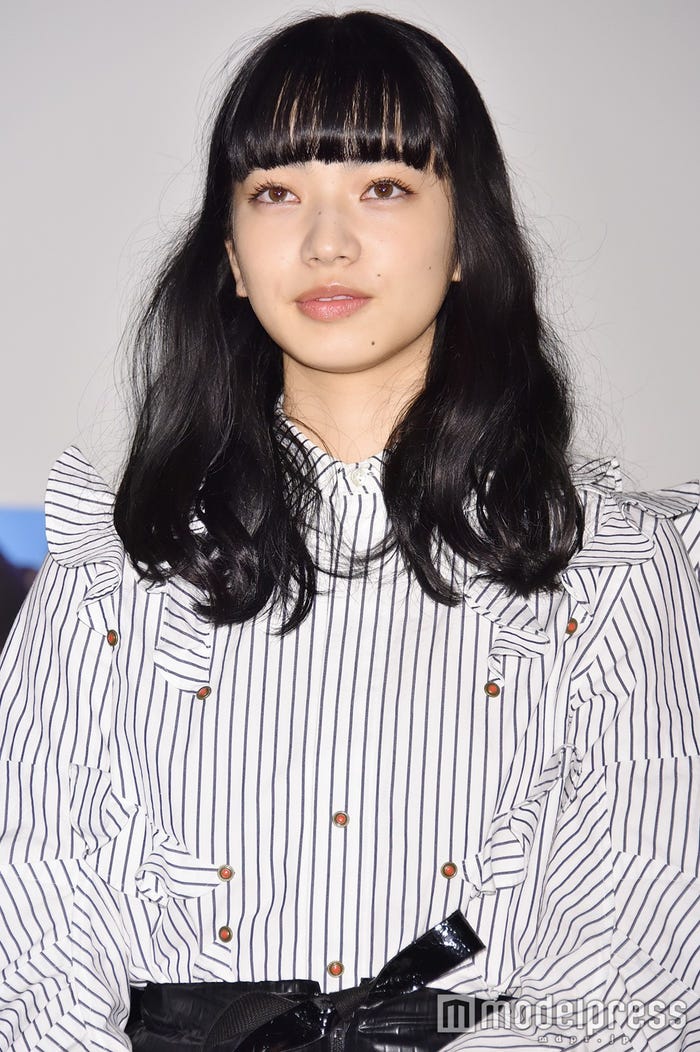 ロングヘア時代の小松菜奈(C)モデルプレス