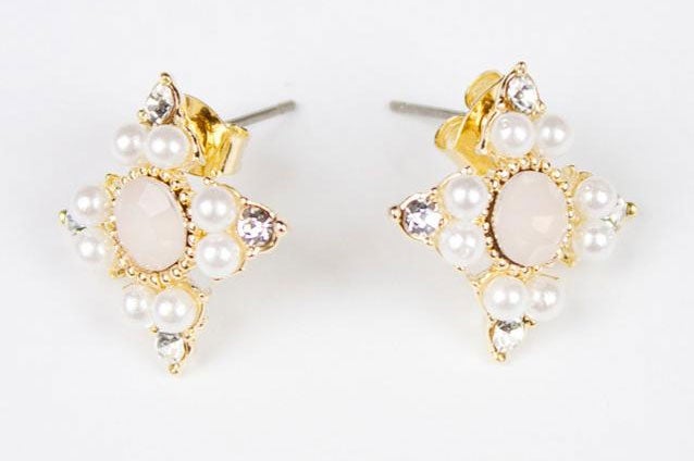 ストーンMIXガーリーピアス「DEPARTMENT」1,246円（税込）／画像提供：DEPARTMENT