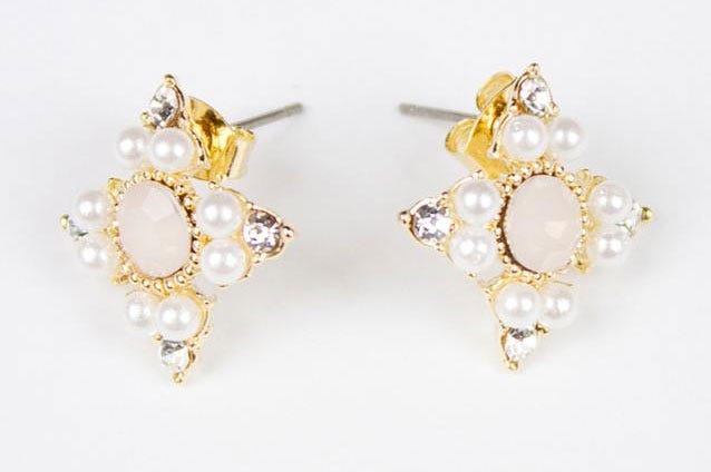 ストーンMIXガーリーピアス「DEPARTMENT」1,246円(税込)/画像提供:DEPARTMENT