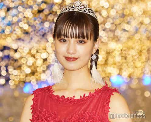 鶴嶋乃愛、深紅のドレス姿&白馬の馬車で登場「お姫様みたい」