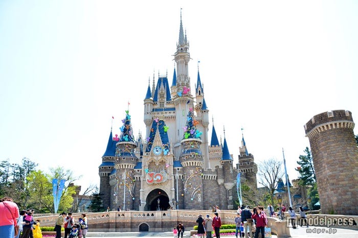東京ディズニーランド「シンデレラ城」30周年仕様(昼)