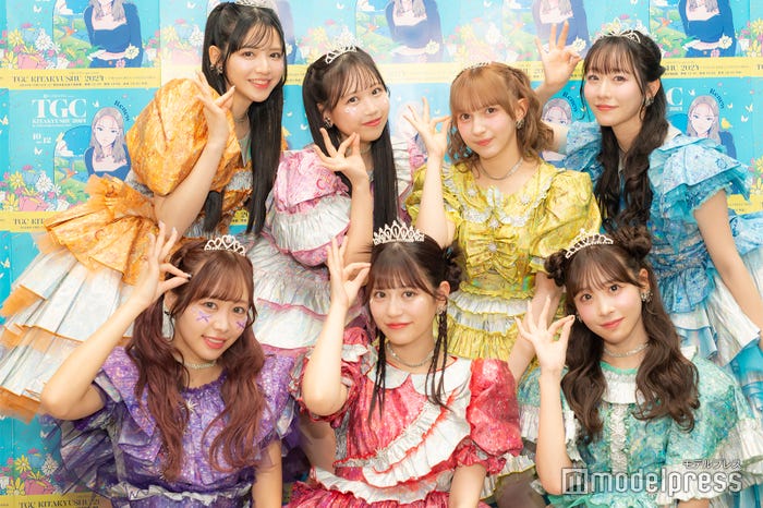 FRUITS ZIPPER(上段左から)鎮西寿々歌、松本かれん、早瀬ノエル、真中まな(下段左から)仲川瑠夏、月足天音、櫻井優衣(C)モデルプレス