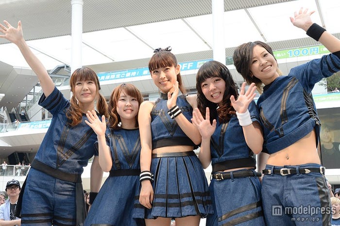 LAGOON(左から)RINO、yuri、MIORI、YUKINO、NANA.