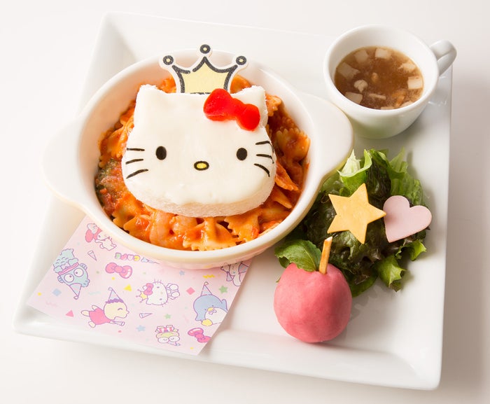 ハローキティのトマトクリームパスタ 1,590円(C)1976,2019 SANRIO CO.,LTD.APPROVAL NO.S585334