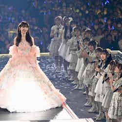 「柏⽊由紀卒業コンサート 〜17年間、歩いて来たこの道〜supported by イモトのWiFi」（C）AKB48