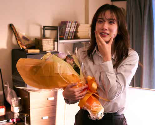 永野芽郁、大粒の涙でクランクアップ 親友・奈緒がサプライズで駆けつける<マイ・ブロークン・マリコ>