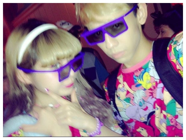 2ヶ月記念にディズニーシーに行ったときのぺことりゅうちぇる/ぺこオフィシャルブログより(Ameba)