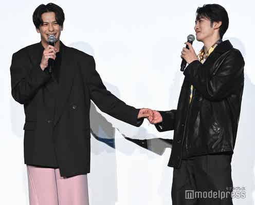 Snow Man向井康二、森崎ウィンの手を突然握る 森崎は動揺隠せず「ドキドキさせるのやめて」【(LOVE SONG)】