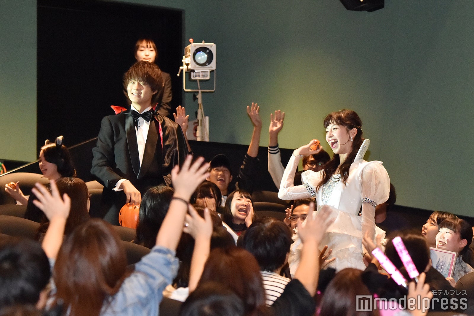 佐野勇斗、中条あやみ（C）モデルプレス