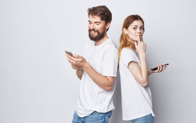 路チューしてくる彼氏が恥ずかしい 路チューをやめてもらう可愛いお願いの仕方 モデルプレス