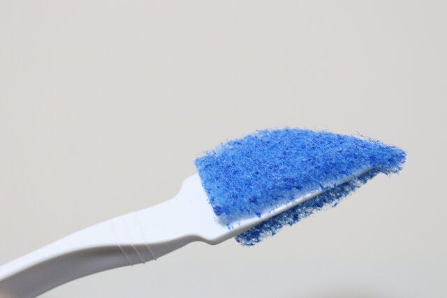 ダイソーの研磨剤入りカビ落ちくん　防カビ剤入すき間用スティック2本入