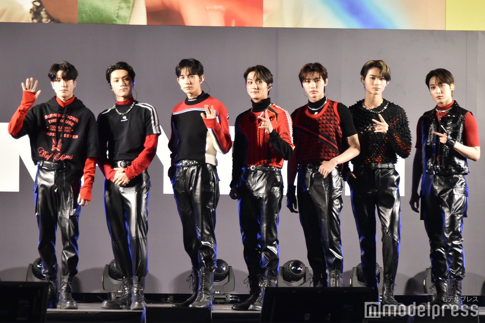 （左から）JAKE、JAY、HEESEUNG、JUNGWON、SUNGHOON、NI-KI、SUNOO／ENHYPEN日本1stアルバム「定め」発売記念イベント （C）モデルプレス