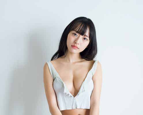 高崎かなみ、美谷間くっきり豊満バストで魅了