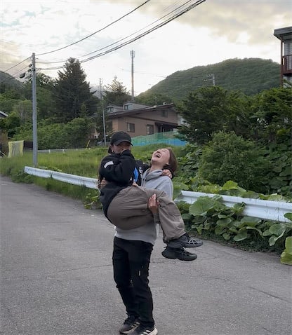 高梨沙羅、憧れの恩人にお姫様抱っこされ大爆笑「幸せな時間でした」感謝の言葉つづる