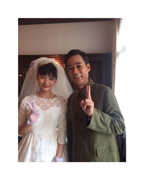 芳根京子と共演者の名倉潤/芳根京子オフィシャルブログ(Ameba)より