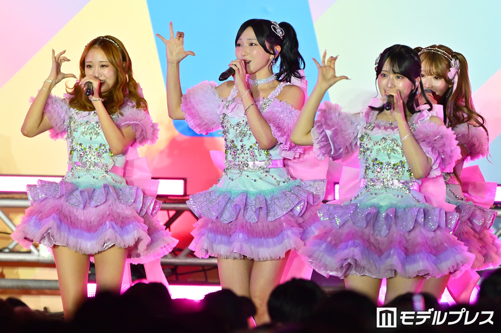 瀧脇笙古、野口衣織、佐々木舞香／＝LOVE（C）モデルプレス