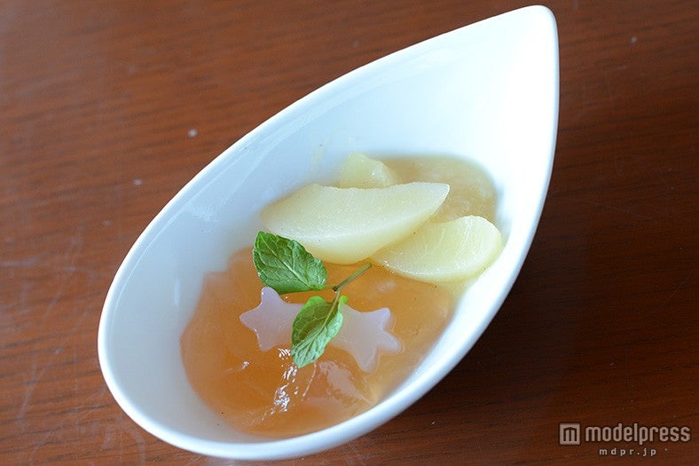 白桃とアセロラゼリー　星形ナタデココと白桃のすりおろし