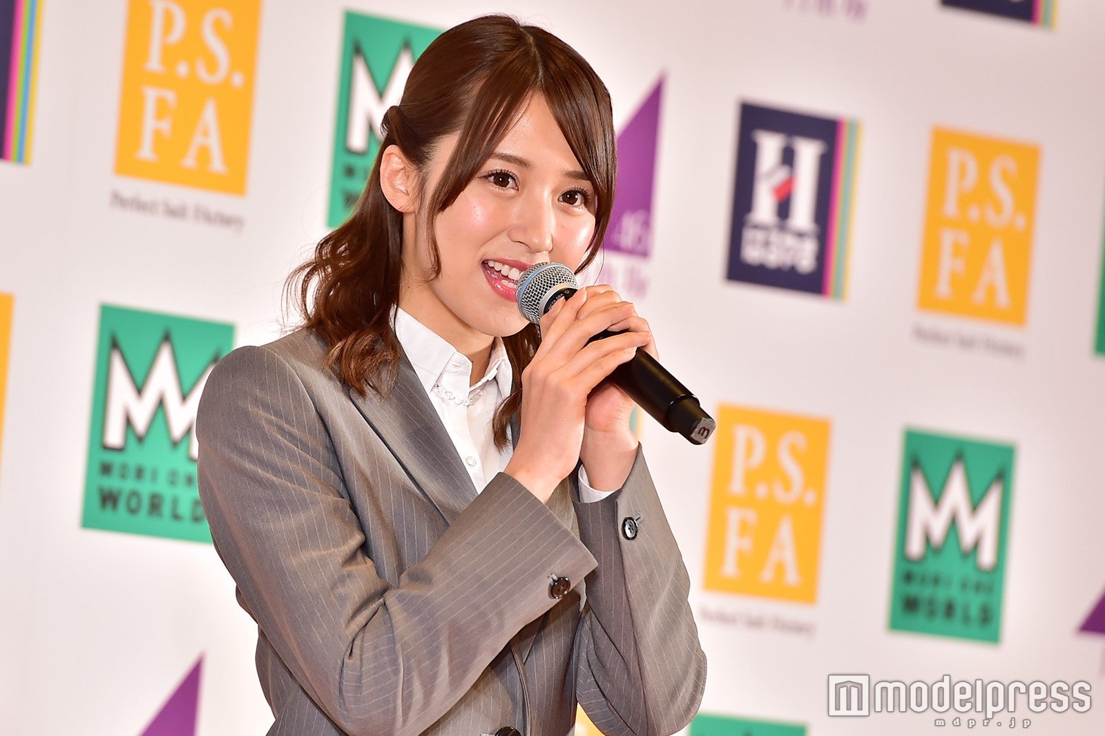 衛藤美彩 最新写真集 サイン入り 衛藤美彩 最新写真集 サイン入り 写真）元乃木坂46・衛藤美彩、息