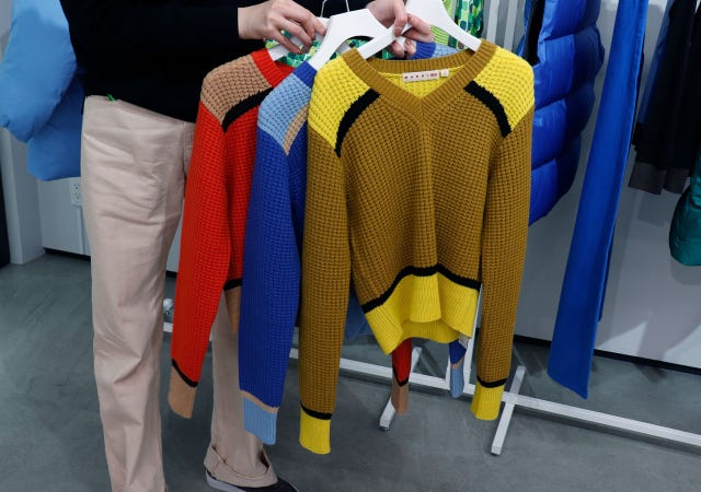 ユニクロ　MARNI　マル二　2022　ポップコーンニットVネックセーター