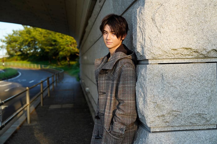 翔/「2021年版 卓上カレンダー」12月のアザーカット(撮影:LUCKMAN)