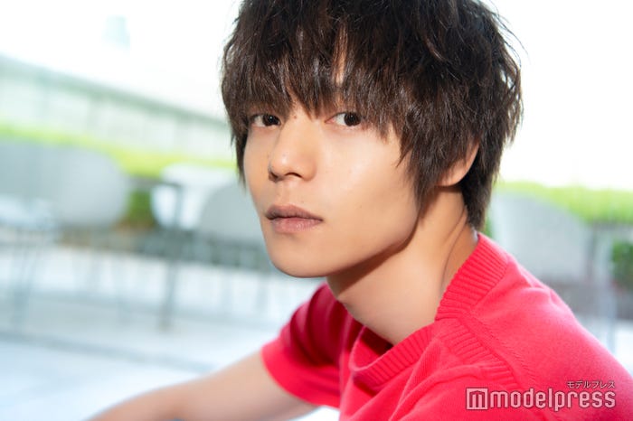 窪田正孝(C)モデルプレス/<ヘアメイク>糟谷美紀<衣装クレジット>ニット(フィルーズ・ダルボー)