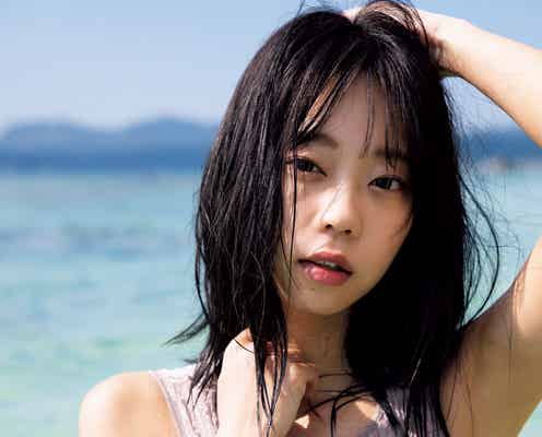 青山ひかる、迫力バスト&美谷間で悩殺