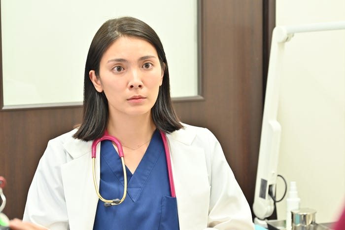 秋元才加「ペットドクター花咲万太郎の事件カルテ」(第1弾)劇中写真より(C)BS TBS