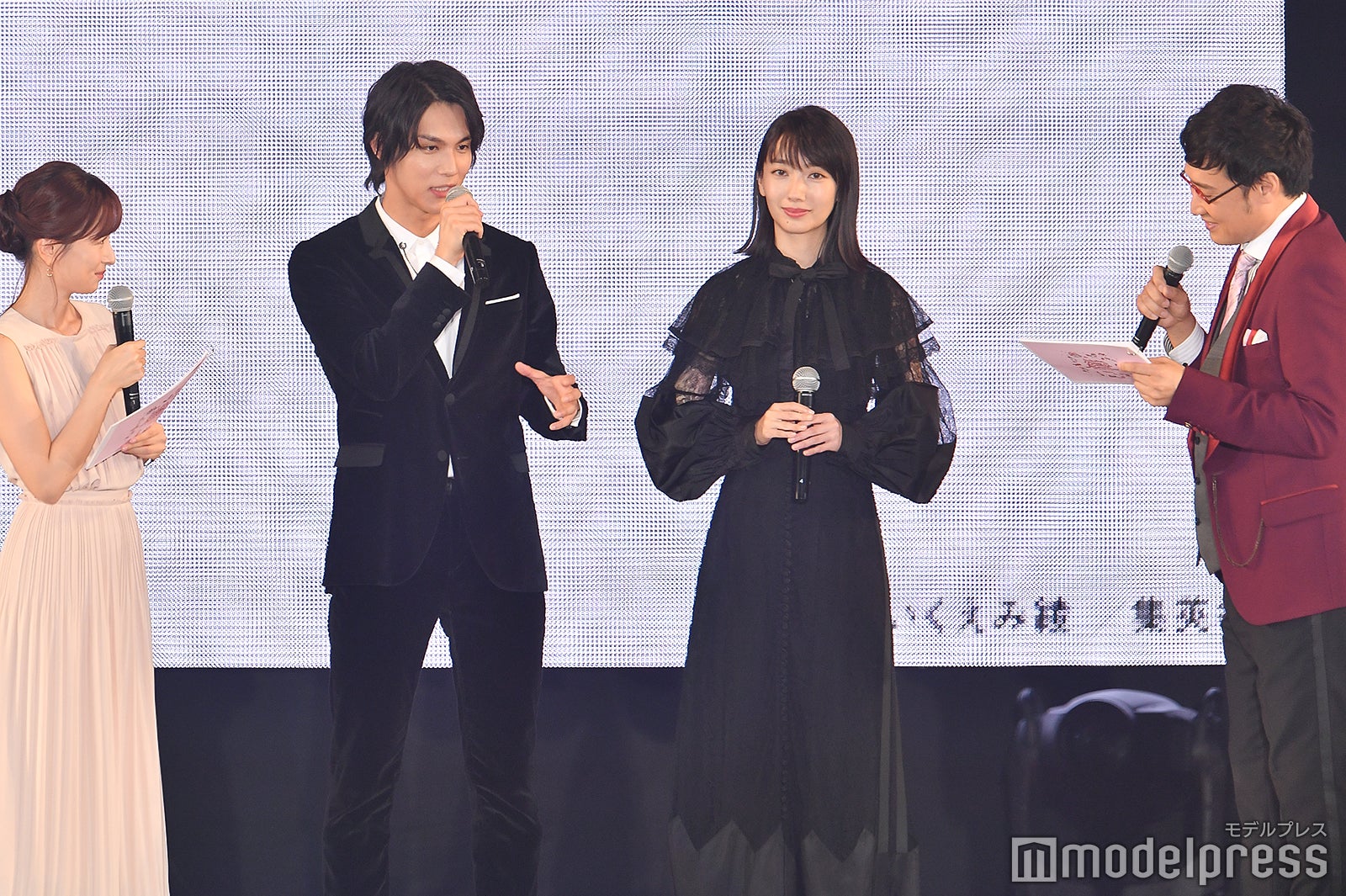 中川大志、波瑠（C）モデルプレス