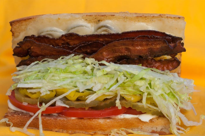 Smashmouth_bacon, cream cheese, provolone, peppers, pickles, l&t/画像提供:アイクス・ラブ&サンドウィッチ