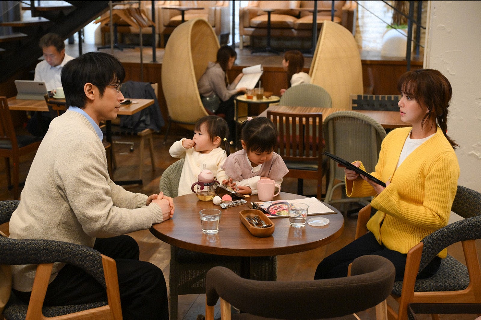 （左）ディーン・フジオカ、（右）多部未華子「対岸の家事～これが、私の生きる道！～」第5話（C）TBS