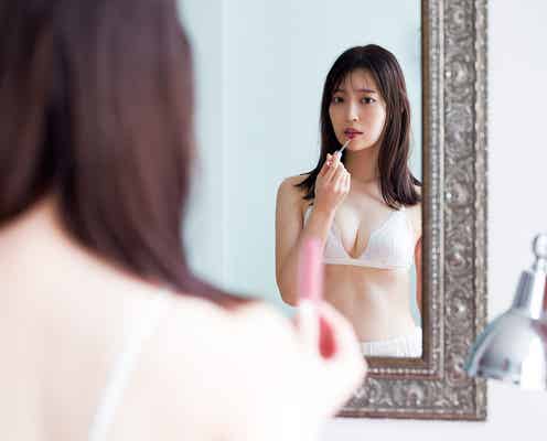 乃木坂46阪口珠美、白ランジェリー姿にドキッ 1st写真集「青いバラ」収録カット解禁