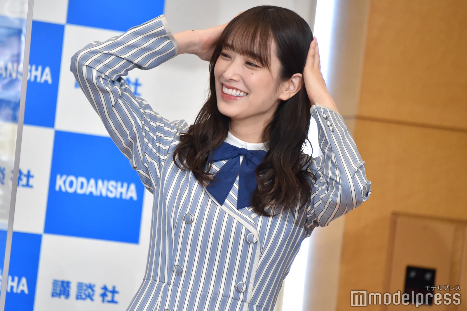 佐々木久美、照れる（C）モデルプレス