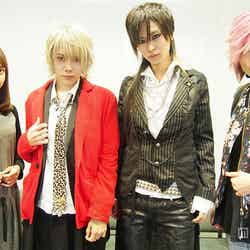 若月佑美が主演を務めた舞台「ヴァンパイア騎士」では女性キャスト陣が男装姿で勢揃いした（左から）まあぴぴ、ルウト、AKIRA、oni