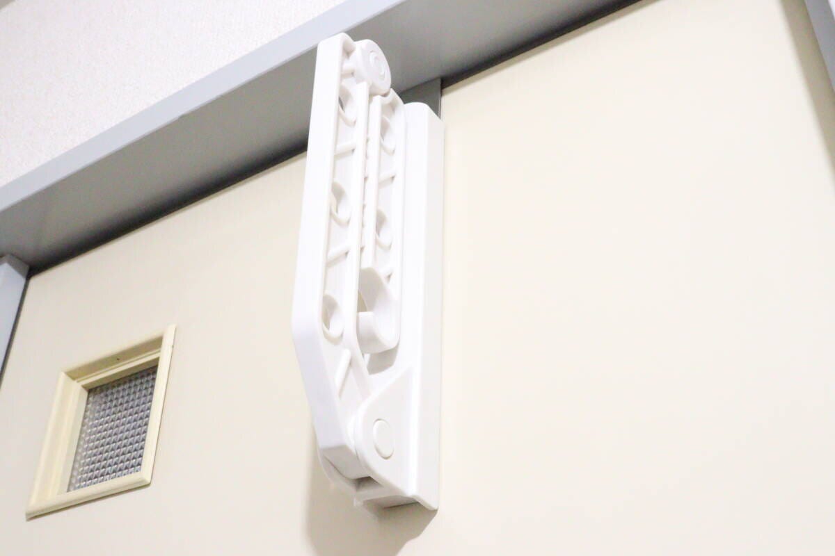 ダイソーの折り畳み式物干しラックは省スペースで保管できる
