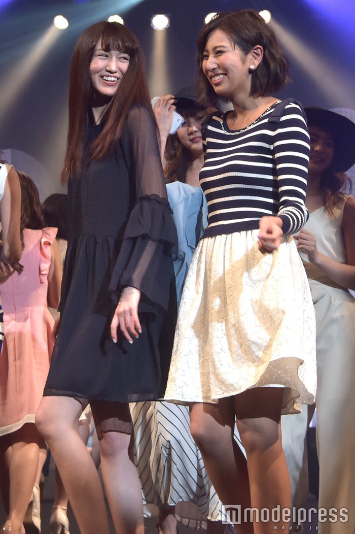 バチェラー参加の古賀あかね 坂本くるみ 2ショットランウェイで美脚あらわ シブピカフェス モデルプレス バチェラー参加の古賀あかね 坂本くるみ 2ショットランウェイで美脚あらわ シブピカフェス モデルプレス