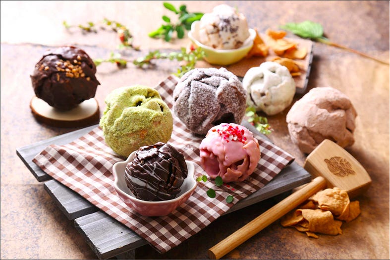 割って食べる韓国の新感覚スイーツ「シュネーバレン」