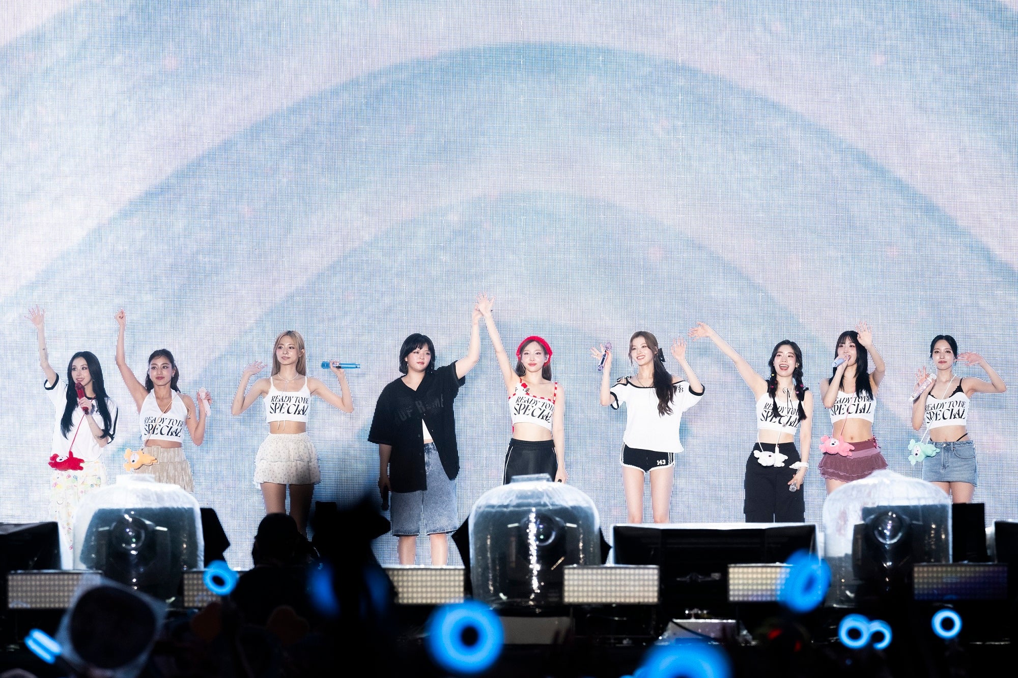 TWICEワールドツアー最終公演、大阪で開幕 初披露曲も