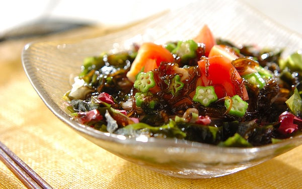 さっぱりした、ヘルシーなもずくと大根の「美サラダそば」