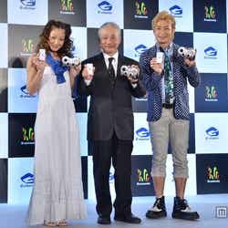 西山茉希(左)とつるの剛士(右)