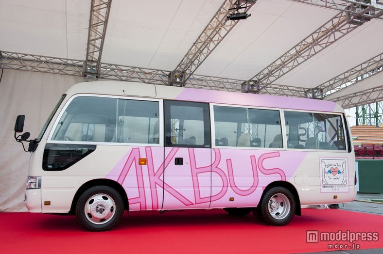 寄贈された「AKBus」