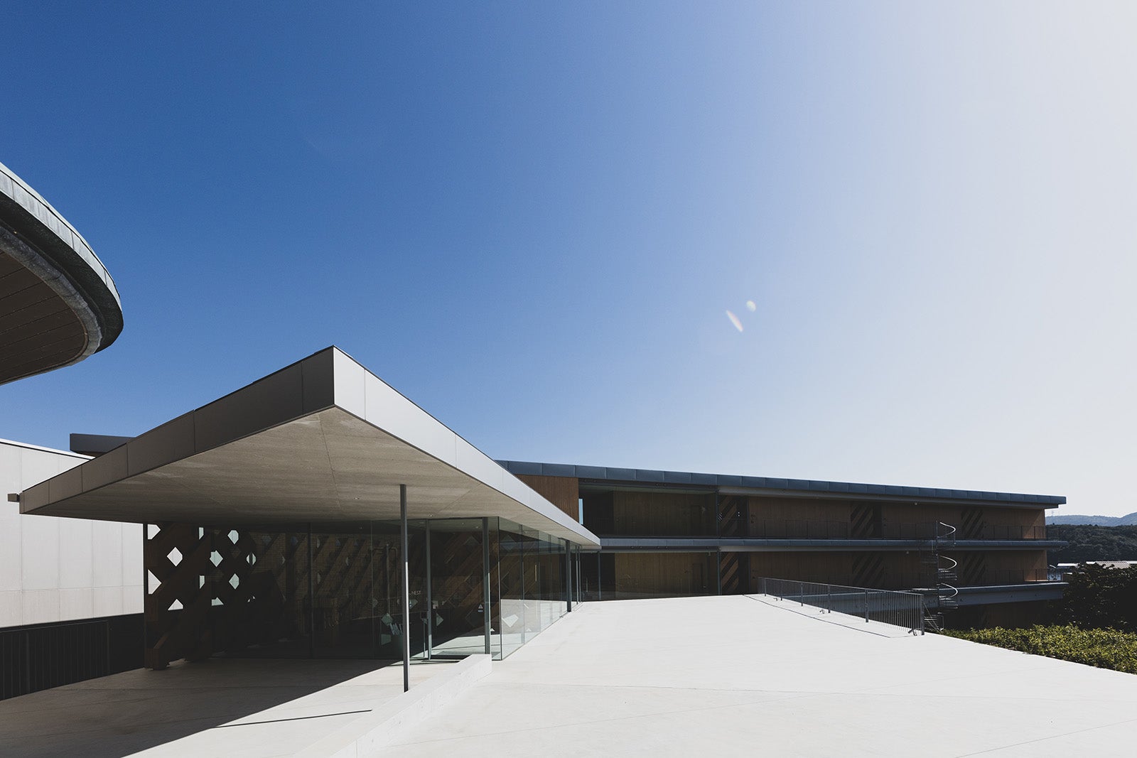 「未来をつくる島ホテル」より（C）TBS