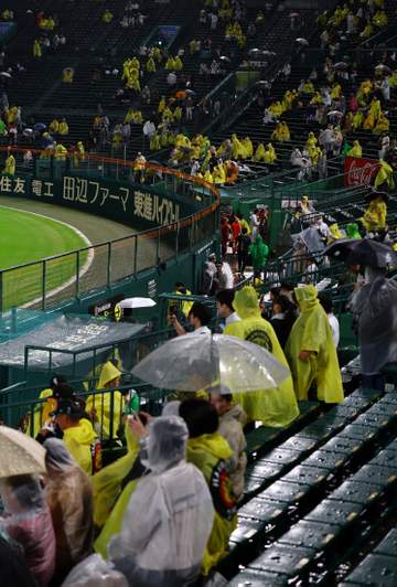 「甲子園胴上げはどうなるん？」阪神雨天中止でファンがやきもき 巨人の勝敗次第で甲子園Vが遠のく可能性も