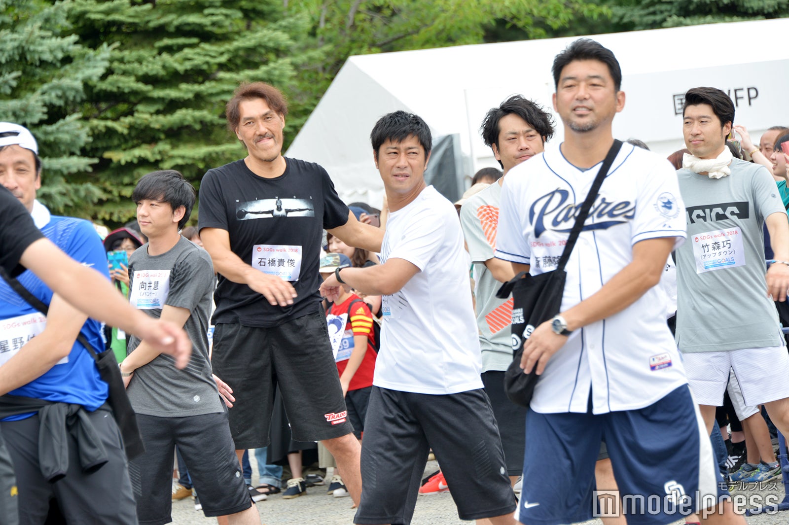 スタート前にラジオ体操（C）モデルプレス