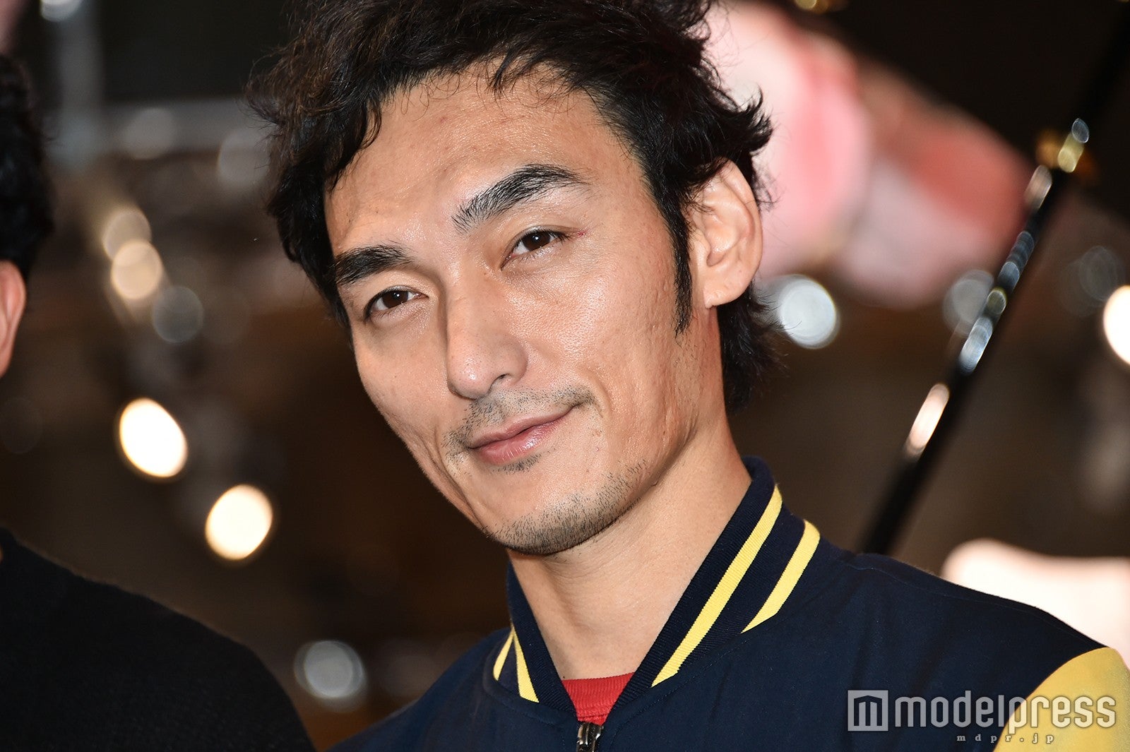 草なぎ剛、映画ショップにゲリラ登場　居合わせたファンと写真撮影も