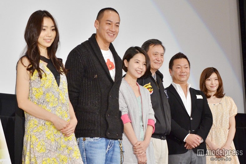 （左から）池端レイナ、ピーター・ホー、チェン・フイリン監督、ガン・リープロデューサー、吉田正大プロデューサー、住岡梨奈