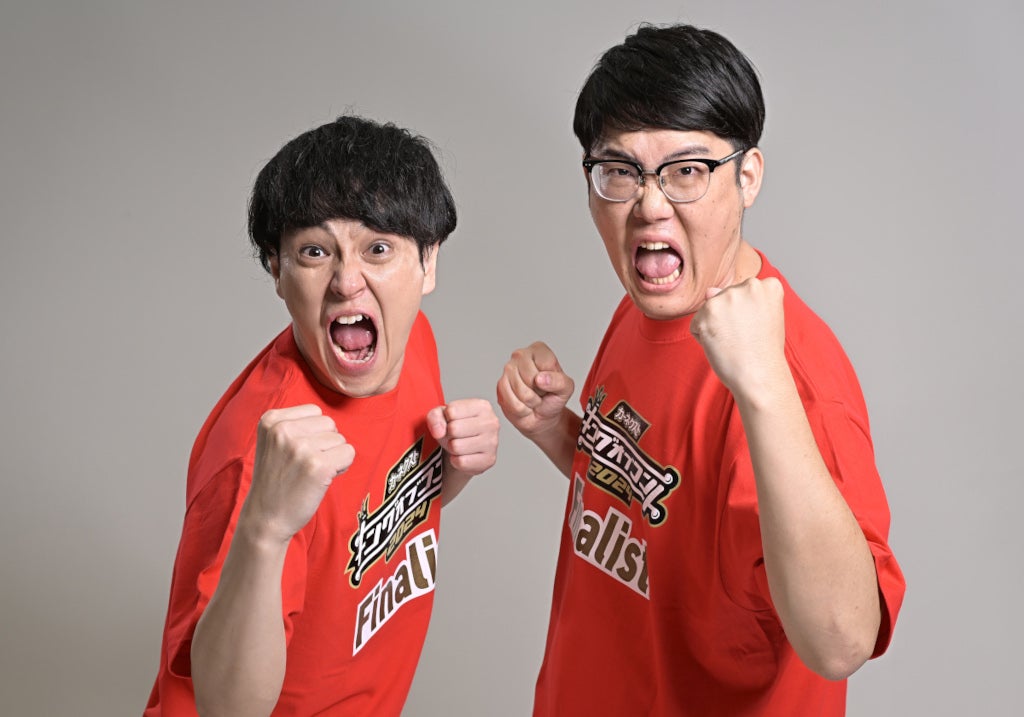 ファイヤーサンダー（左から）こてつ、崎山祐（C）TBS