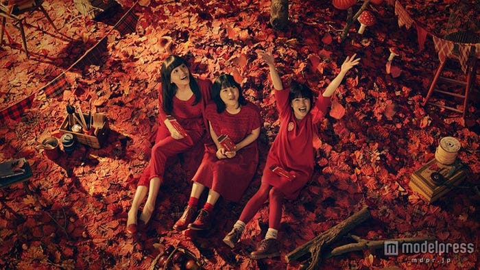 松井愛莉、土屋太鳳、広瀬すず/CMカットより